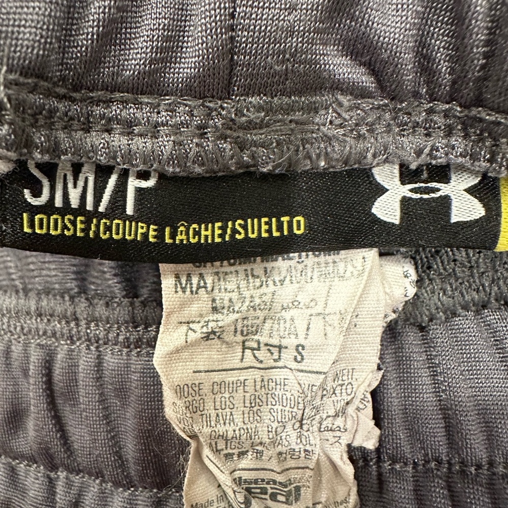 UNDER ARMOUR LOOSE FIT GREY MENS ATHLETIC PANTS WITH BLACK PIPING SIZE SMALL - Picture 6 of 9